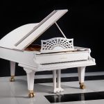 Рояль C. Bechstein на чёрном фоне. Предметная съёмка музыкальных инструментов.