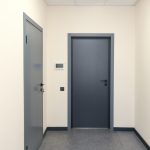 Потолочные коммуникации и осветительные приборы