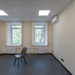 Угловая часть офиса: примыкание стен и потолка