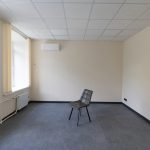 Светлое рабочее пространство после ремонта