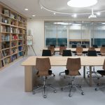 Интерьер школы Летово Джуниор в Раменках, второй ракурс. Архитектурная съемка Кирилл Толль. Москва, ЗАО
