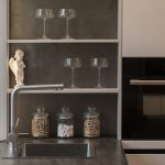 Встроенная духовка Bosch и зона мойки в современном интерьере кухни на Комсомольском проспекте 27с5 — съёмка Кирилла Толль