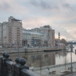 вид на театр Эстрады с Моста