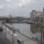 панорама Москвы вид с моста у храма Христа Спасителя на дом Эстрады и Кремль