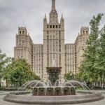 Сталинская высотка на Баррикадной днем