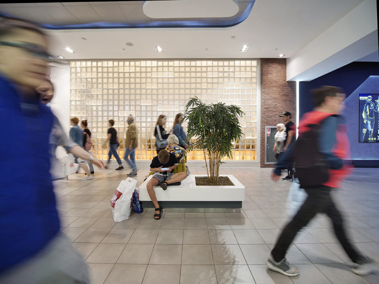 Композиция декора и призраки в интерьерной фотографии