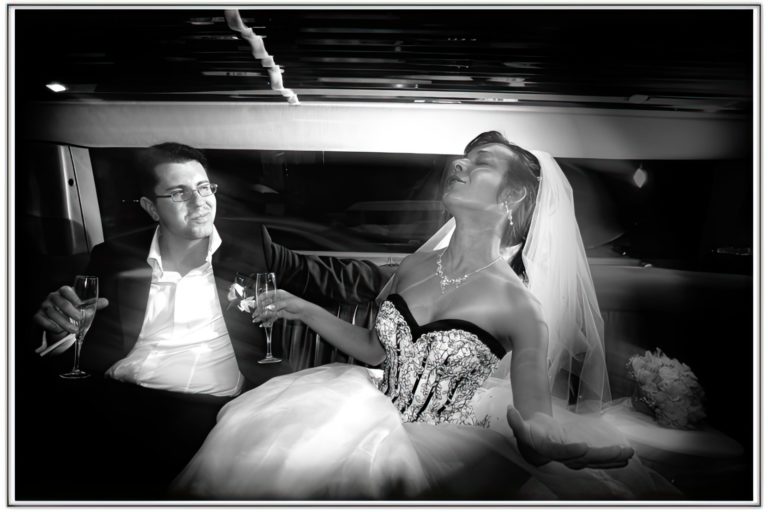свадебная фотография в лимузине